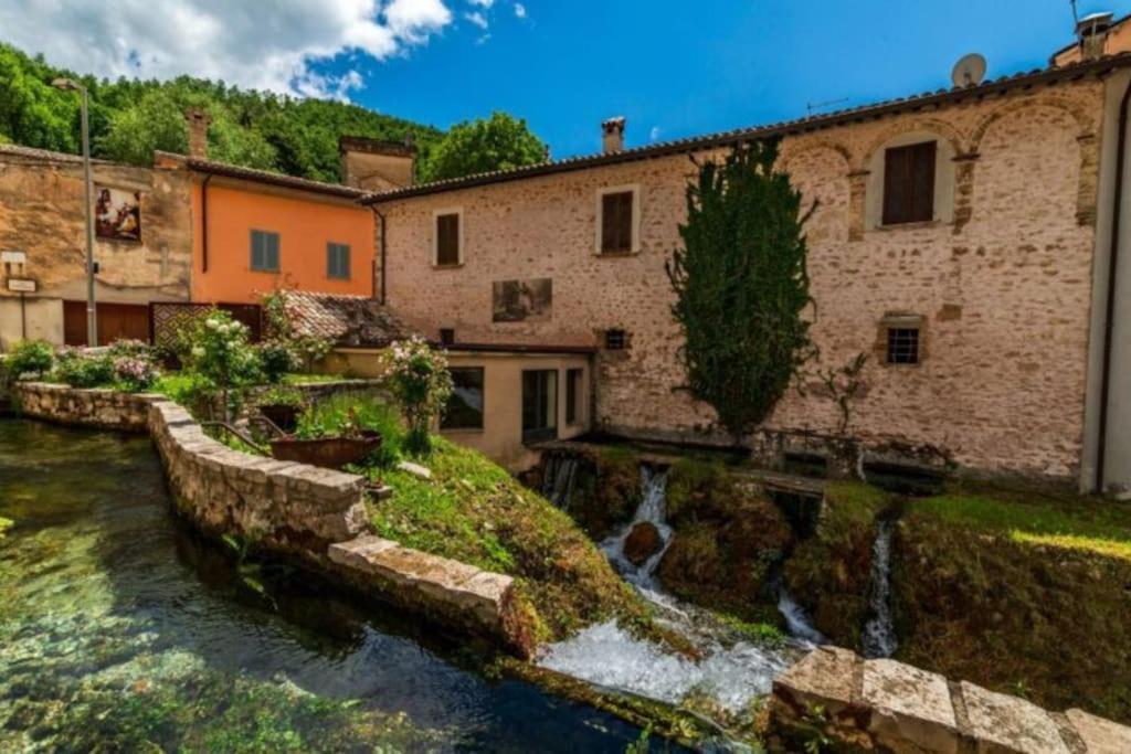 Casa Vacanze Fonte Del Menotre Foligno Eksteriør bilde
